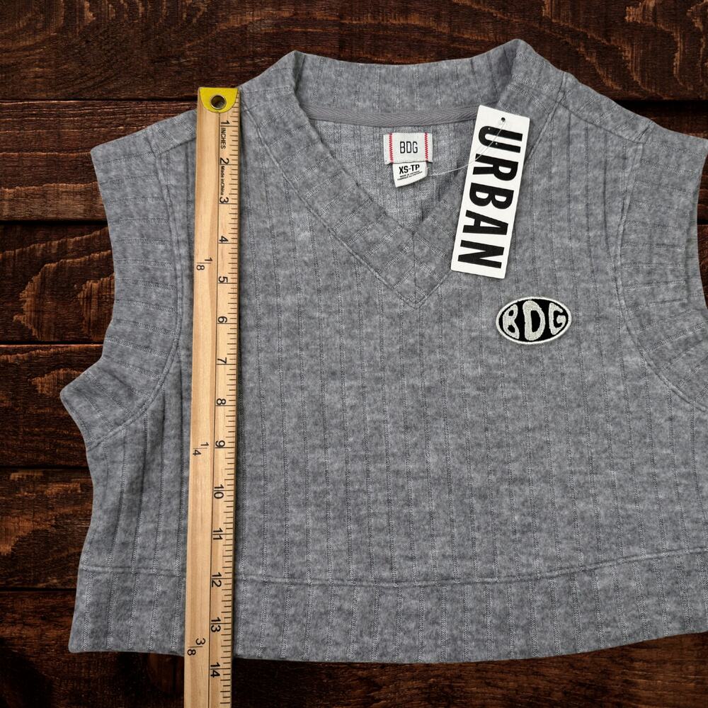 Urban Outfitters BDG Kodi Cropped Ribbed V-Neck Sweater Vest Gray XS - Picture 7 of 8